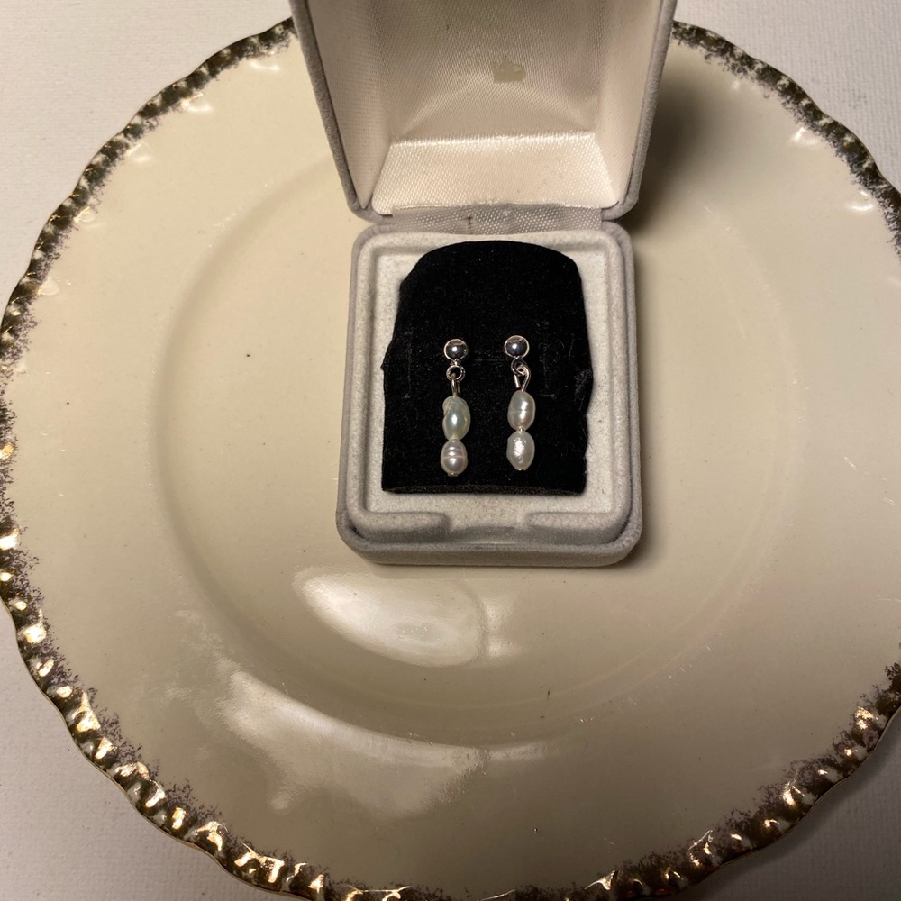 💛 Tara Designs Lovely dainty minimalist freshwater cultured pearl drop earrings